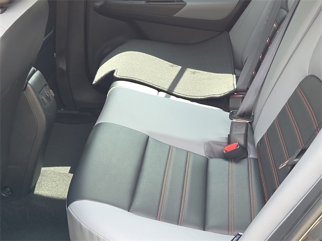 2023 Nissan Kicks SR photo 13