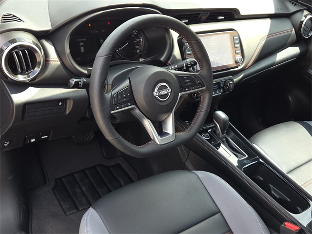 2023 Nissan Kicks SR photo 14