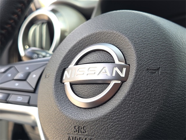 2023 Nissan Kicks SR photo 19