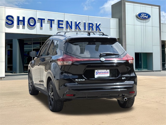 2023 Nissan Kicks SR photo 5