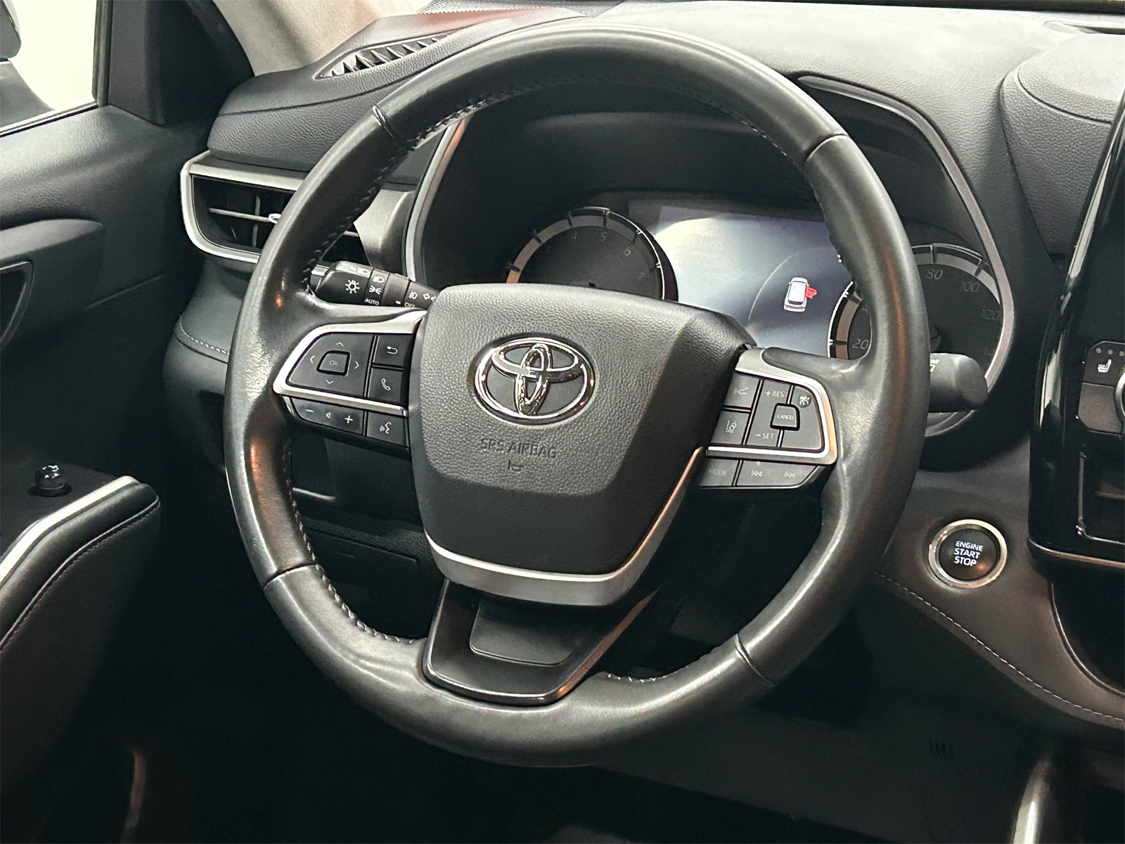 used 2024 Toyota Highlander car, priced at $33,288