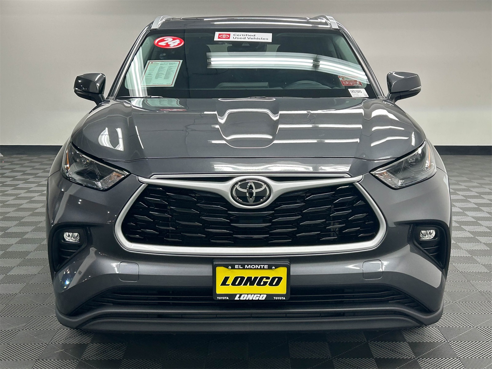 used 2024 Toyota Highlander car, priced at $33,288