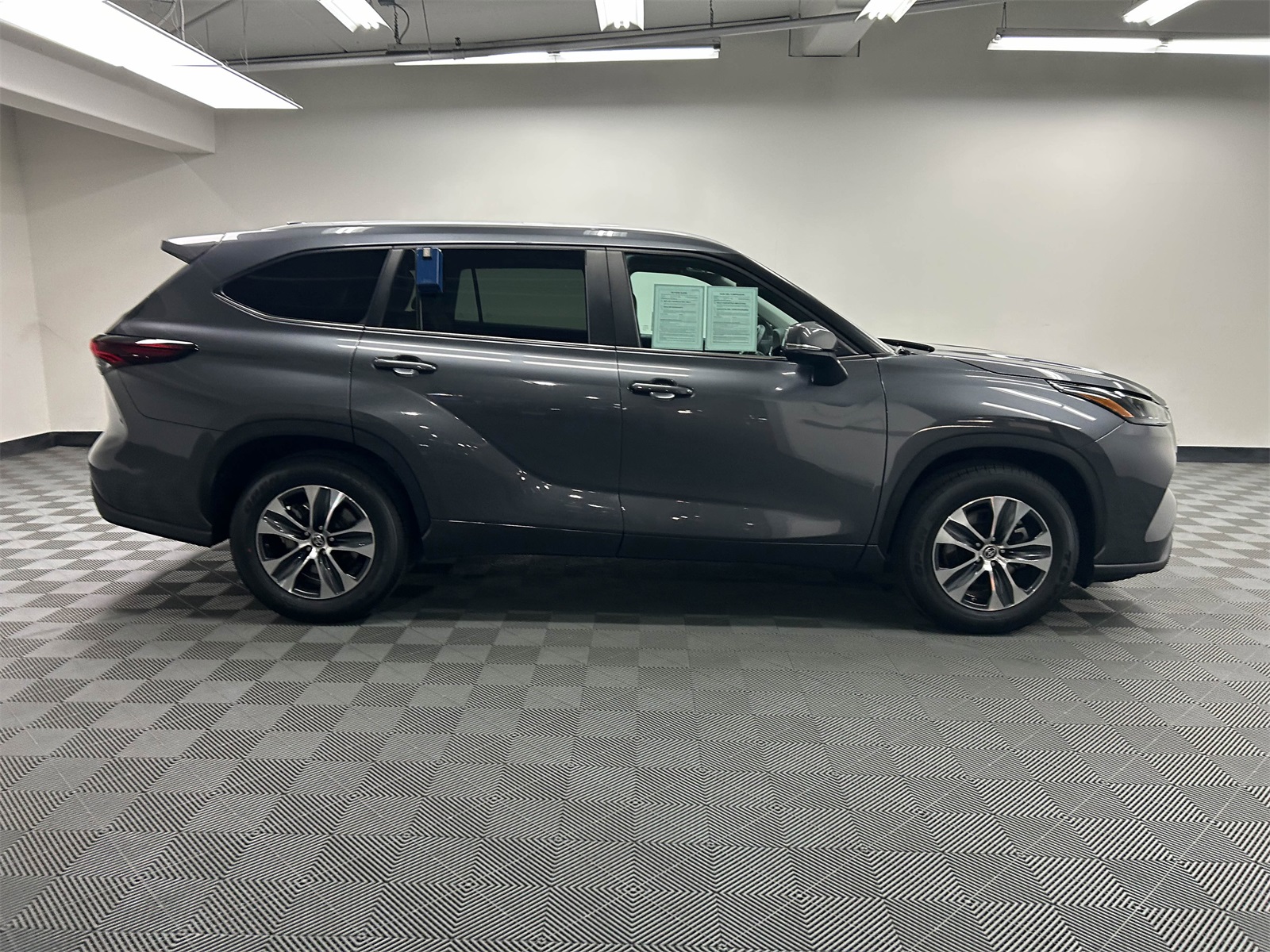 used 2024 Toyota Highlander car, priced at $33,288