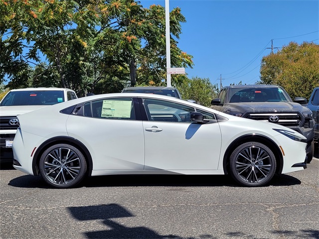 2026 Toyota Prius XLE photo 4