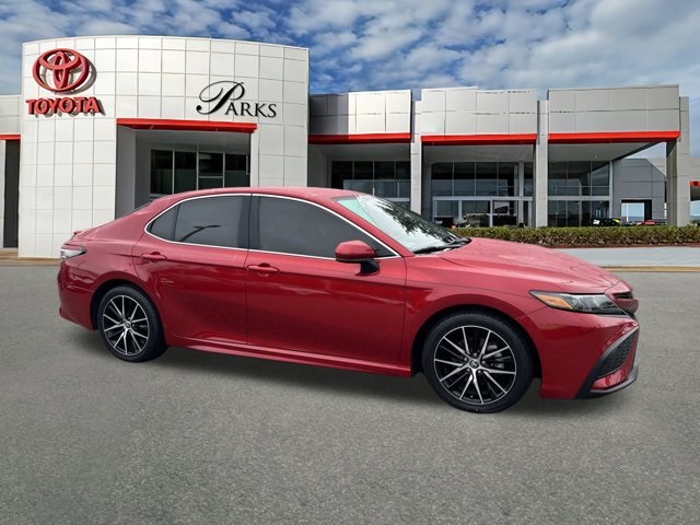 2021 Toyota Camry SE's photo