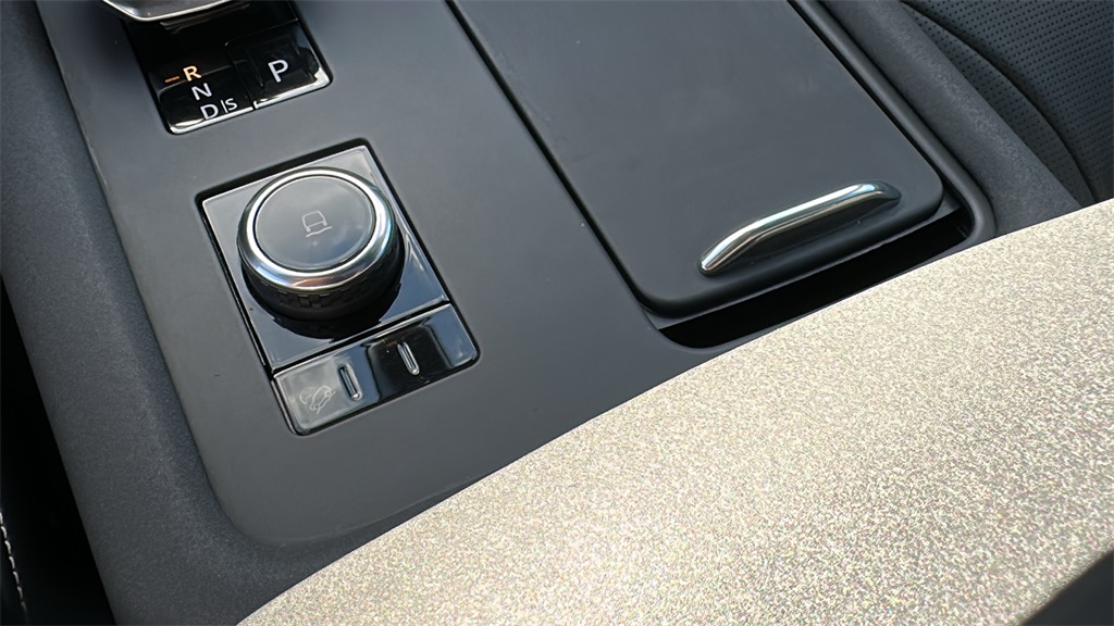 used 2025 Land Rover Discovery car, priced at $63,485