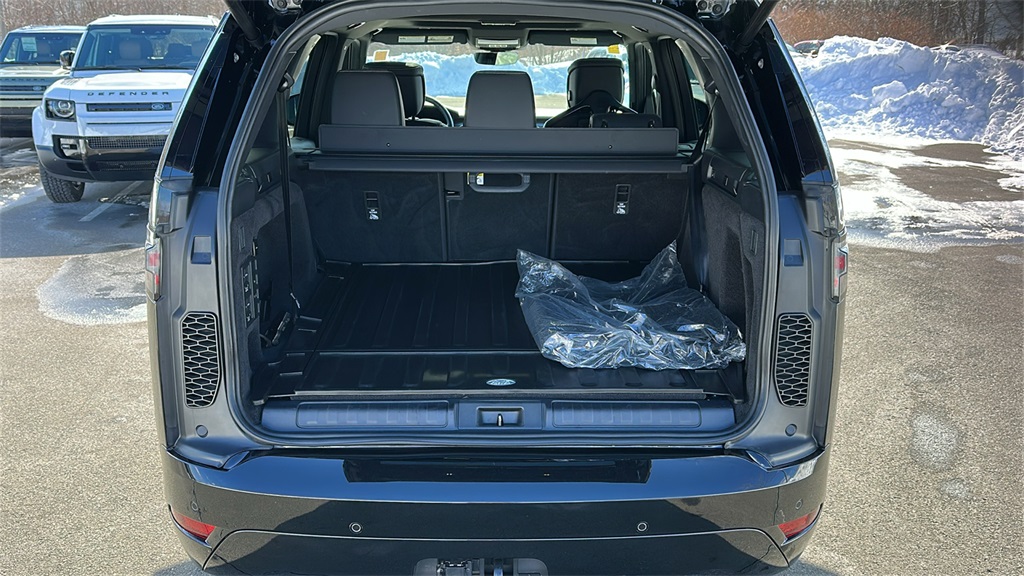 used 2025 Land Rover Discovery car, priced at $63,485