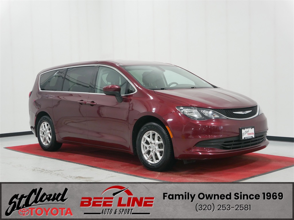 2017 Chrysler Pacifica Touring's photo