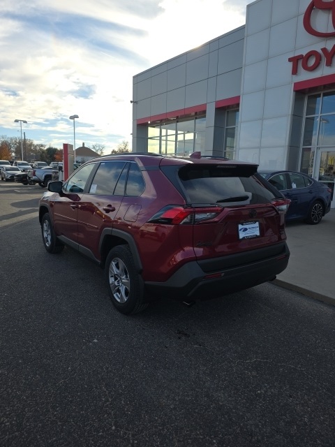 2025 Toyota RAV4 XLE photo 3