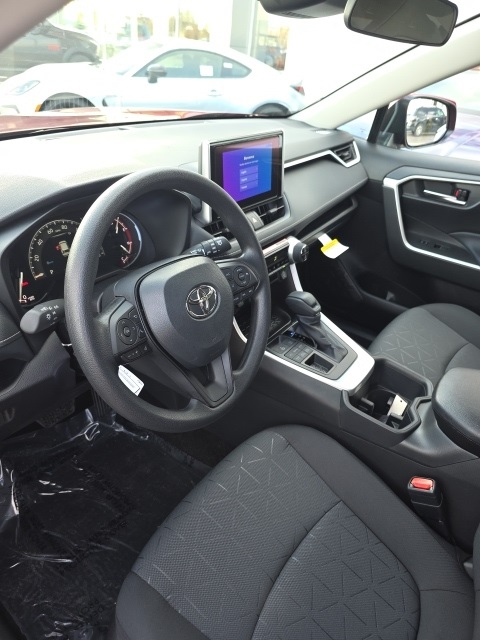 2025 Toyota RAV4 XLE photo 4
