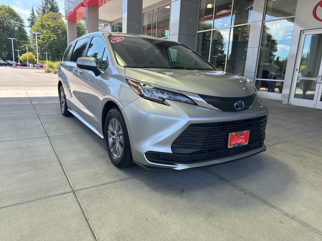 2023 Toyota Sienna LE