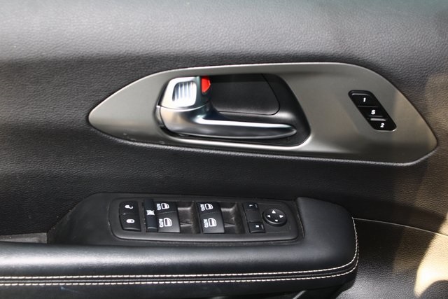 used 2025 Chrysler Pacifica car, priced at $30,383