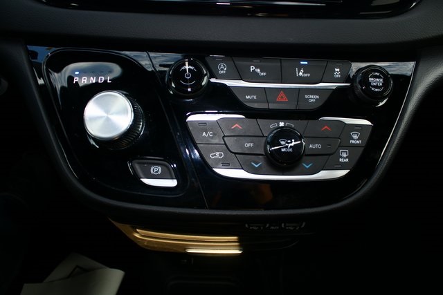 used 2025 Chrysler Pacifica car, priced at $30,383