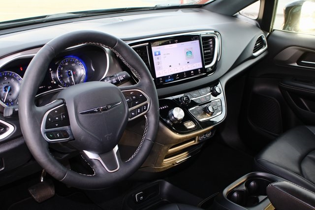 used 2025 Chrysler Pacifica car, priced at $30,383