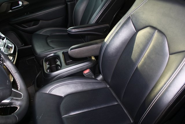 used 2025 Chrysler Pacifica car, priced at $30,383