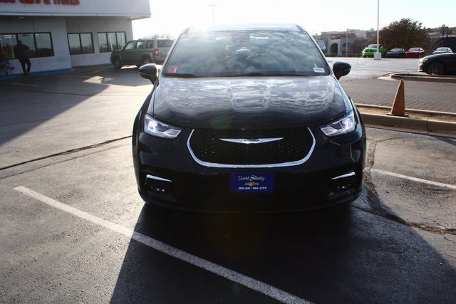 used 2025 Chrysler Pacifica car, priced at $30,383