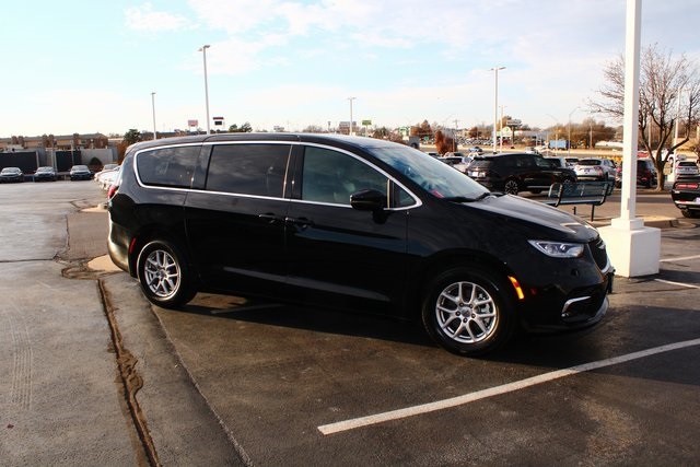 used 2025 Chrysler Pacifica car, priced at $30,383