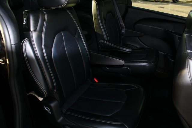 used 2025 Chrysler Pacifica car, priced at $30,383