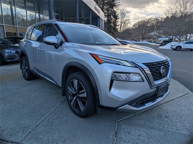 2021 Nissan Rogue Platinum's photo