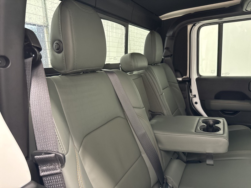 2025 Jeep Gladiator Mojave photo 11