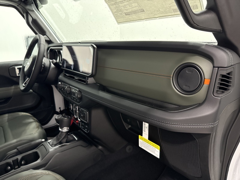 2025 Jeep Gladiator Mojave photo 16