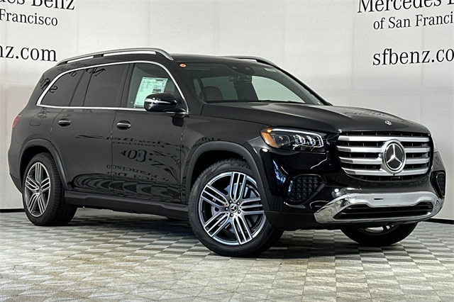 2026 Mercedes Benz GLS 450 4MATIC photo 2
