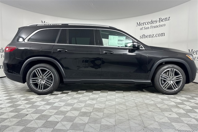 2026 Mercedes Benz GLS 450 4MATIC photo 3
