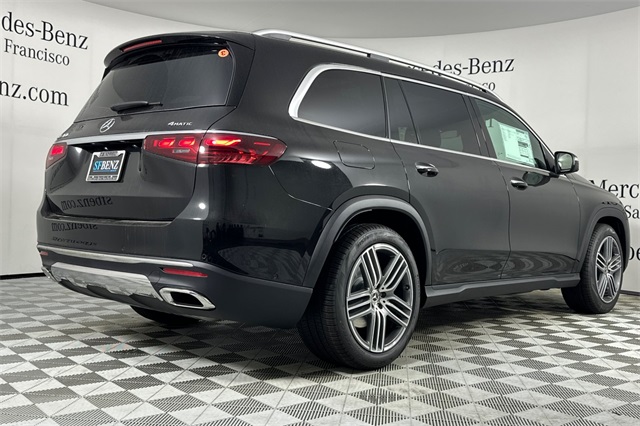 2026 Mercedes Benz GLS 450 4MATIC photo 4