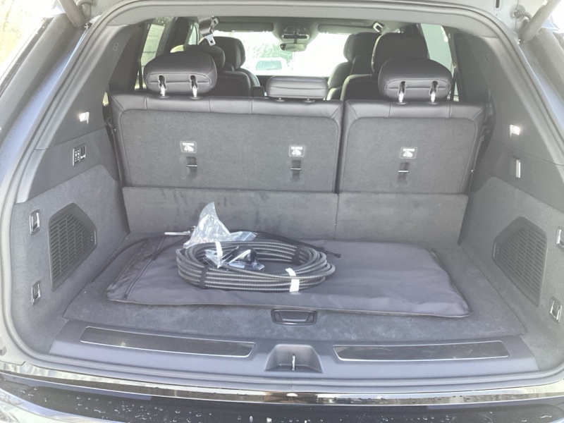 2025 Cadillac Escalade IQ Luxury photo 2