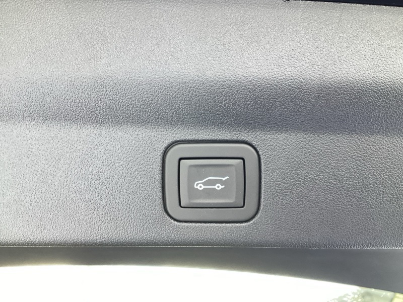 2025 Cadillac Escalade IQ Luxury photo 3