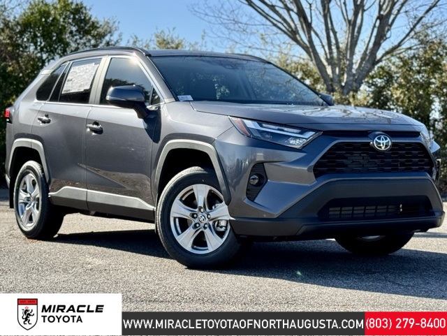 2025 Toyota RAV4 XLE's photo