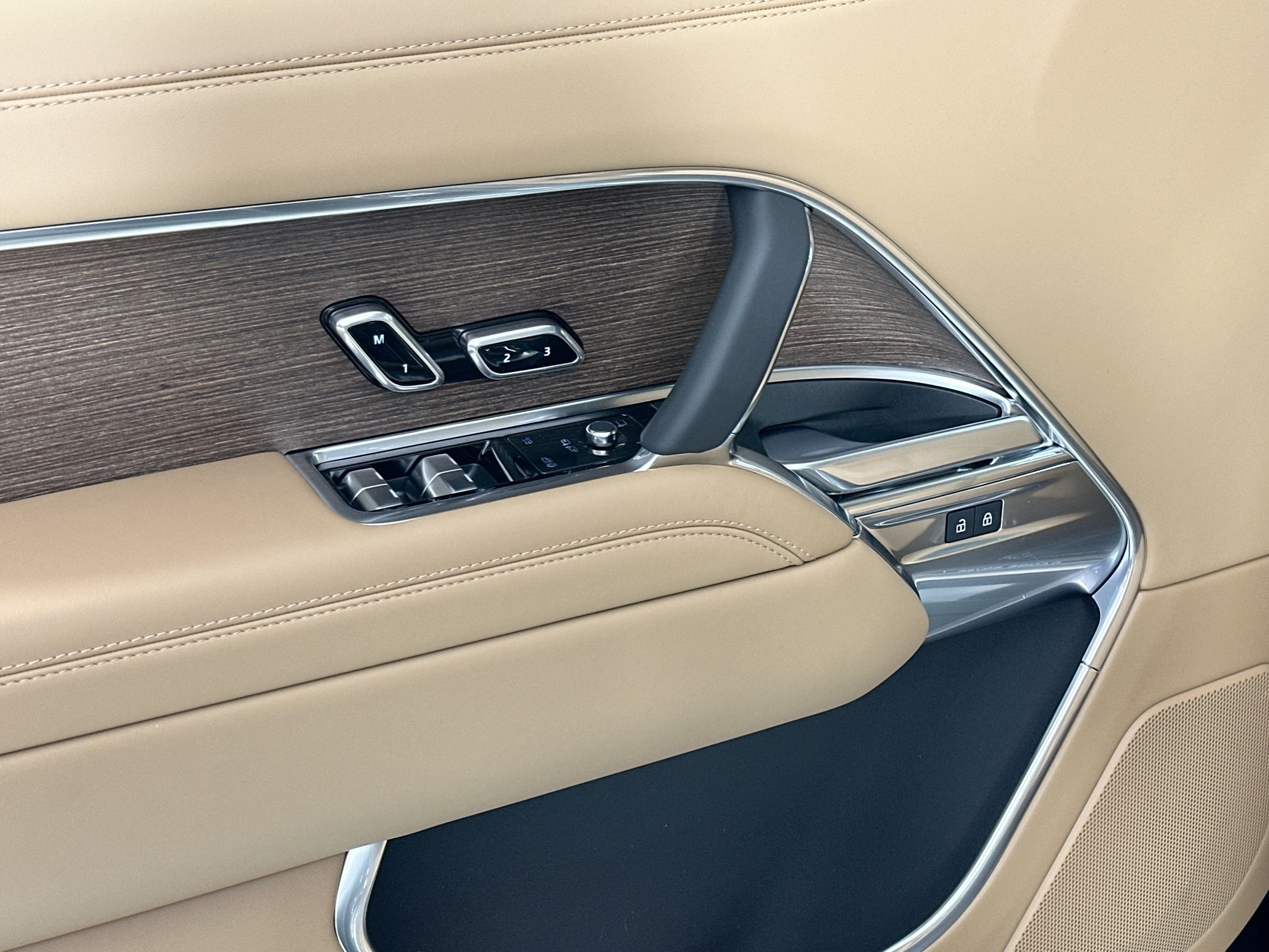 new 2025 Land Rover Range Rover car, priced at $142,130