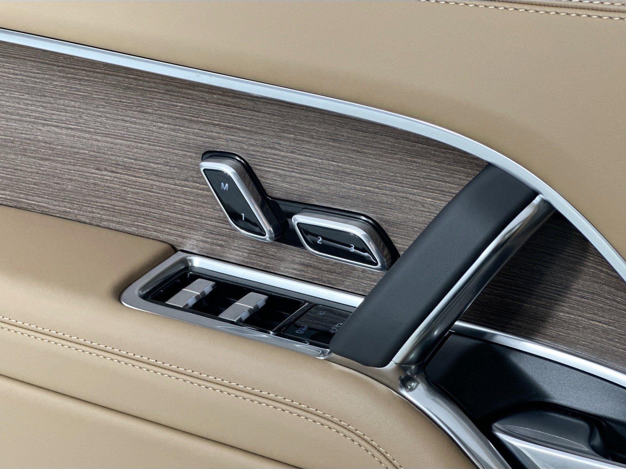 new 2025 Land Rover Range Rover car, priced at $142,130