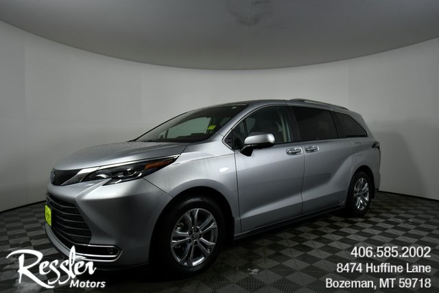 2024 Toyota Sienna Platinum's photo