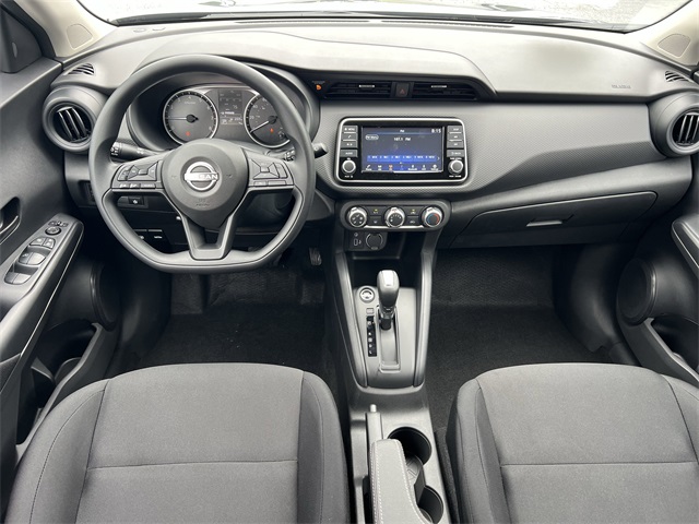 2025 Nissan Kicks Play S photo 2