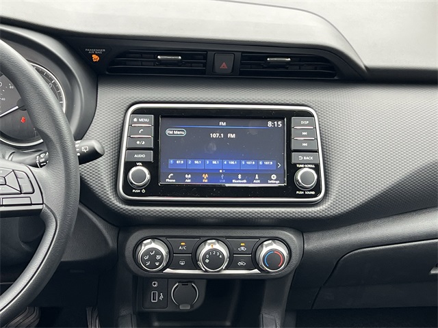 2025 Nissan Kicks Play S photo 3