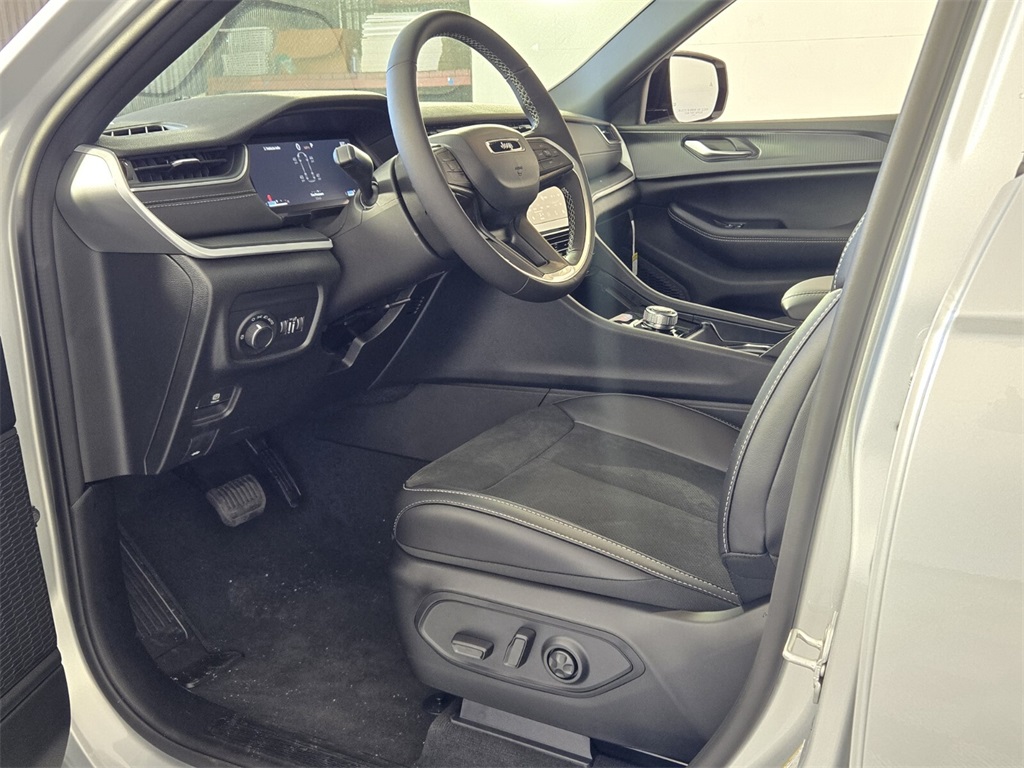 new 2025 Jeep Grand Cherokee L car, priced at $35,730