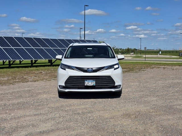 2022 Toyota Sienna XLE 7-Passenger