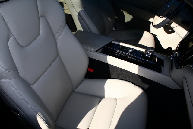 used 2023 Volvo XC60 Recharge Plug-In Hybrid car, priced at $34,014