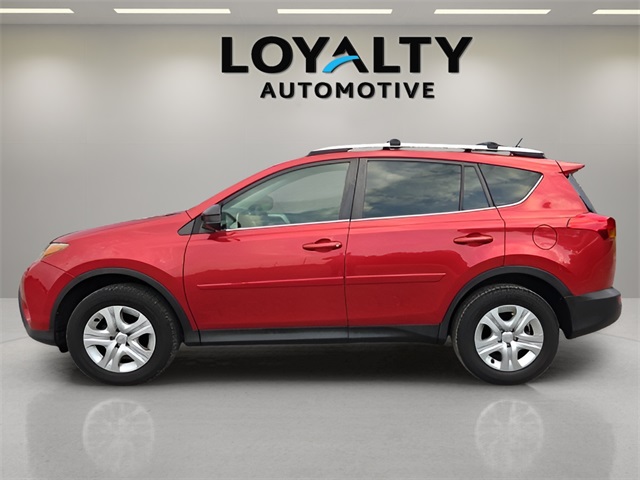 2015 Toyota RAV4 LE photo 2