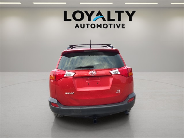 2015 Toyota RAV4 LE photo 4