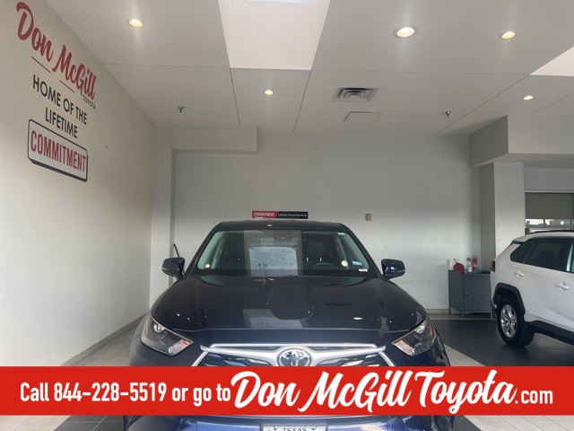 2023 Toyota Highlander LE photo 2
