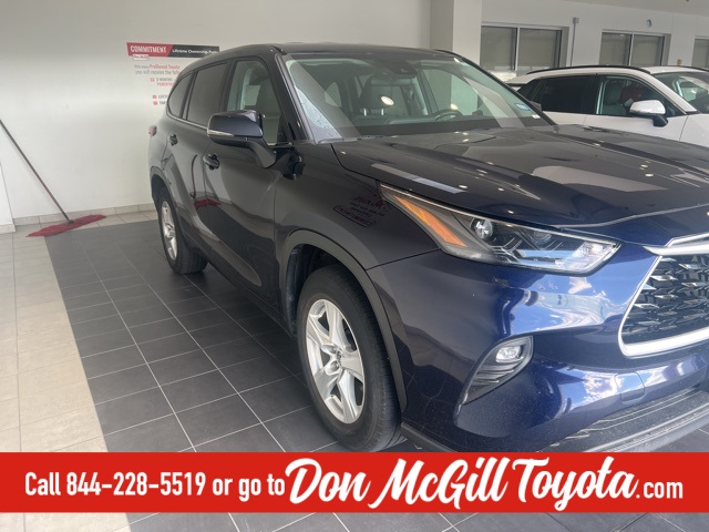 2023 Toyota Highlander LE photo 3
