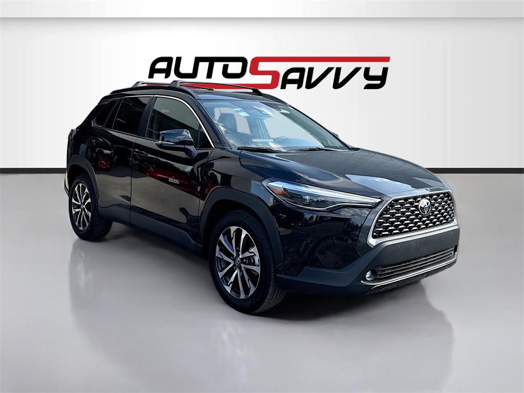 2024 Toyota Corolla Cross XLE's photo