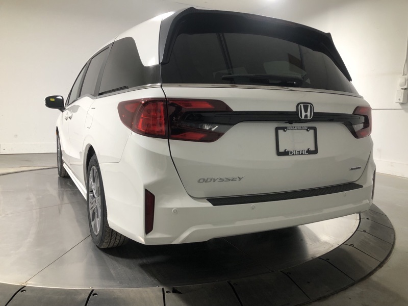 2026 Honda Odyssey Touring photo 4
