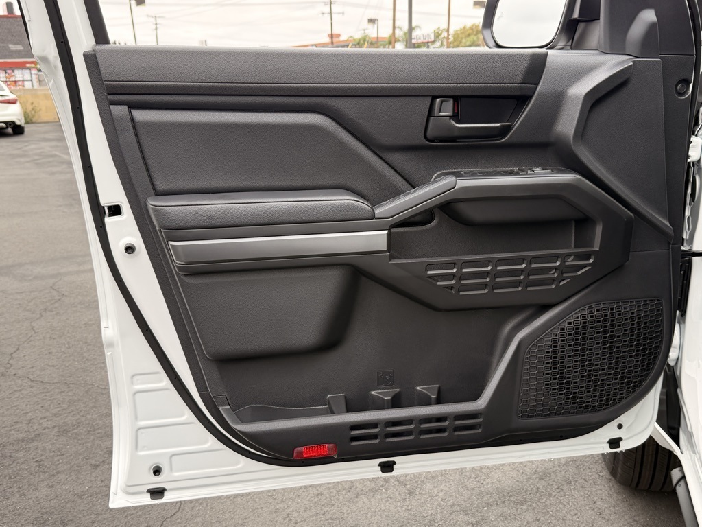 2025 Toyota Tacoma SR5 4x4 Double Cab photo 16