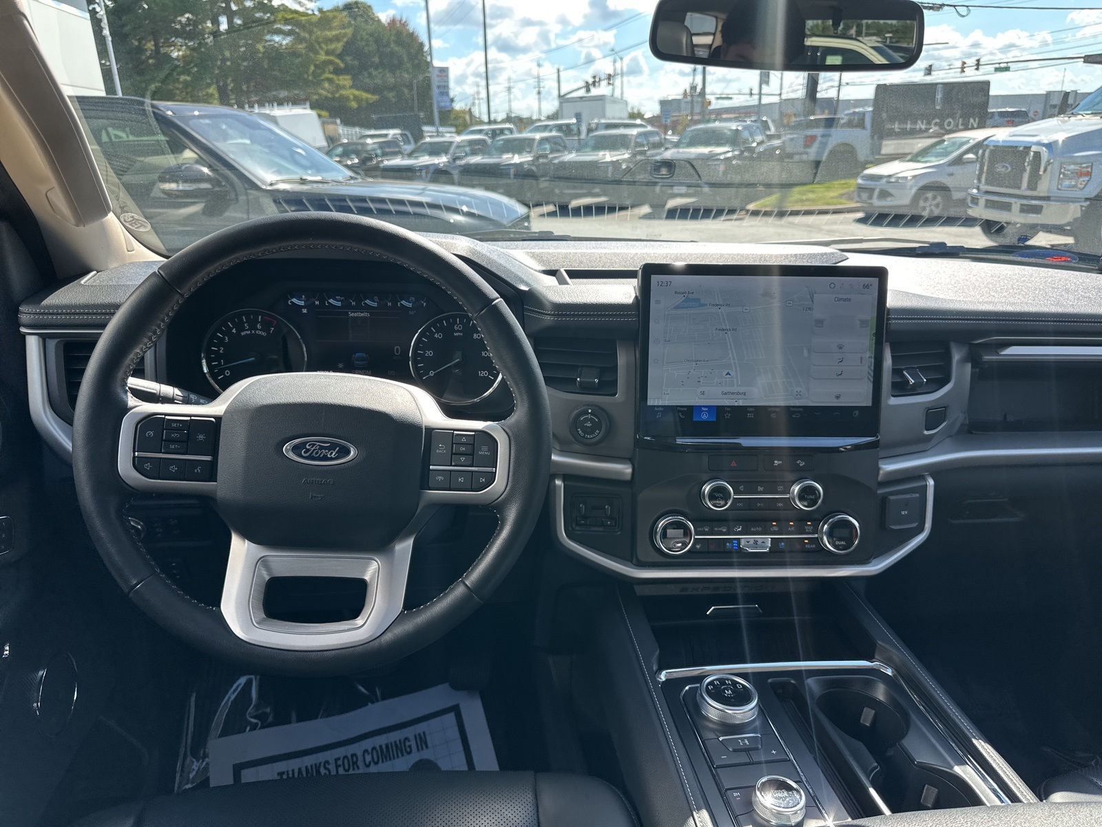 2022 Ford Expedition XLT photo 3