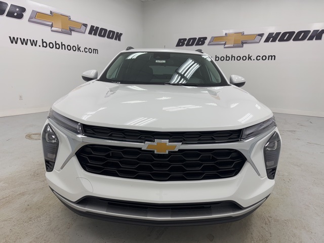 new 2026 Chevrolet Trax car, priced at $27,080