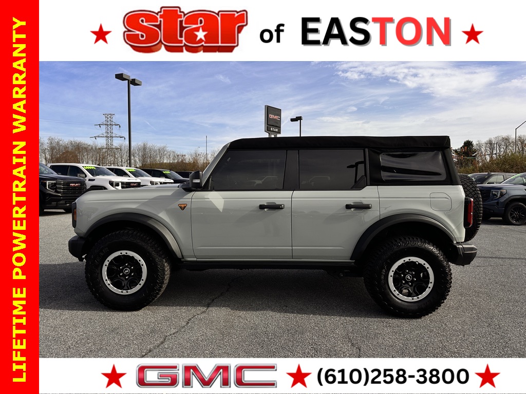 2023 Ford Bronco Base photo 2