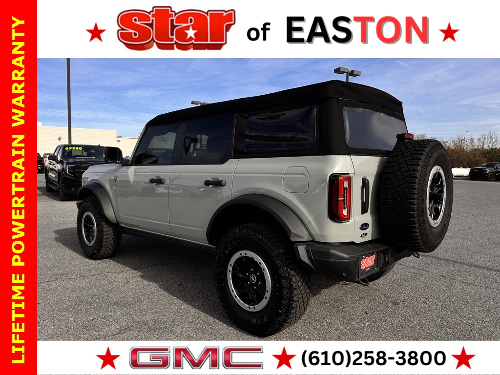 2023 Ford Bronco Base photo 3